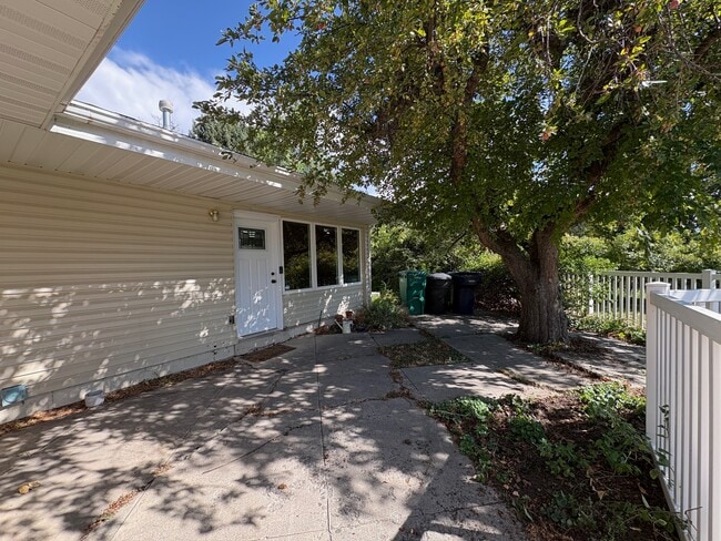 Photo - 1535 S 700 W (Woods Cross, UT) House