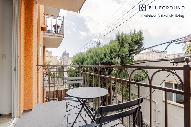 Foto del edificio - 345 Cloverdale Ave