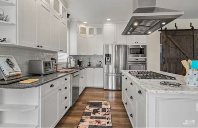 Building Photo - SEASONAL RANCH HOME