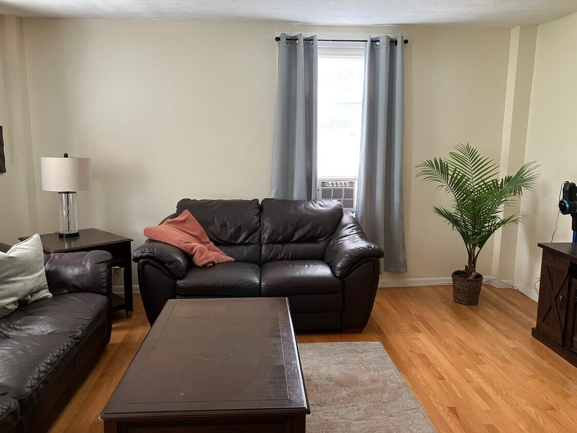 Foto principal - 126 Lake St