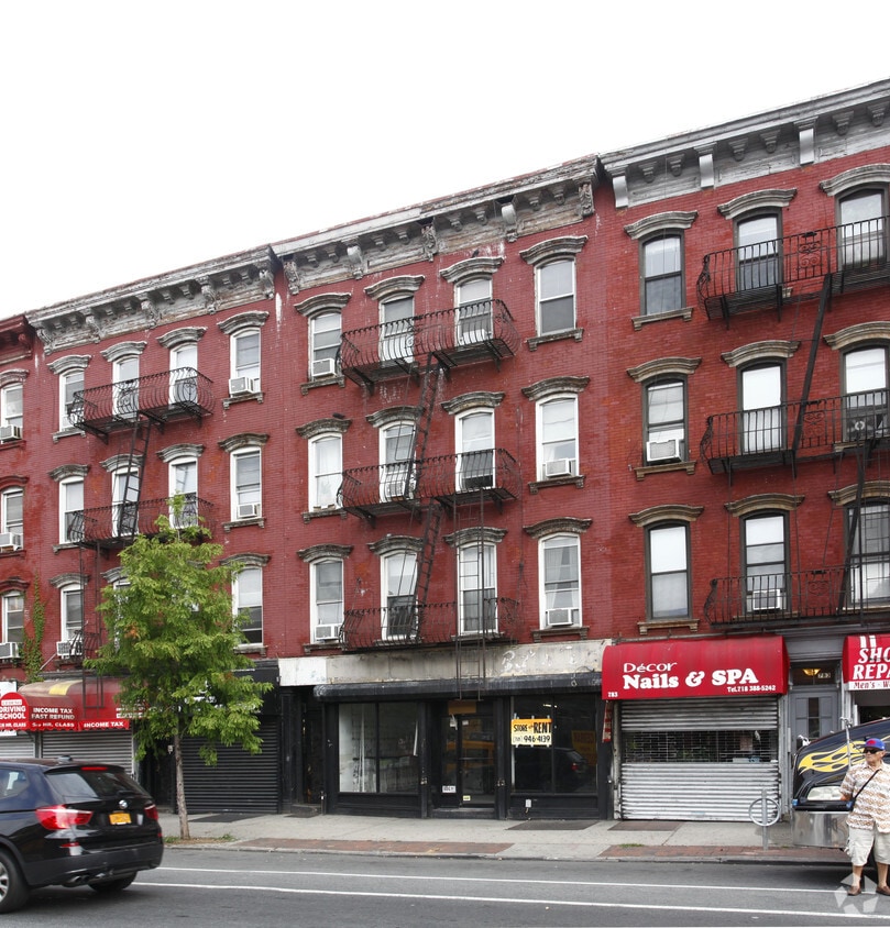 Primary Photo - 779 Grand St