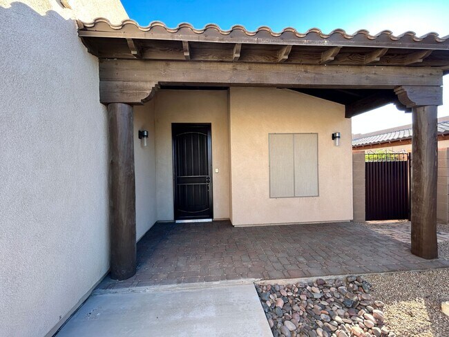 Building Photo - Beautiful Southwestern-Style Home in El Rancho Encantado
