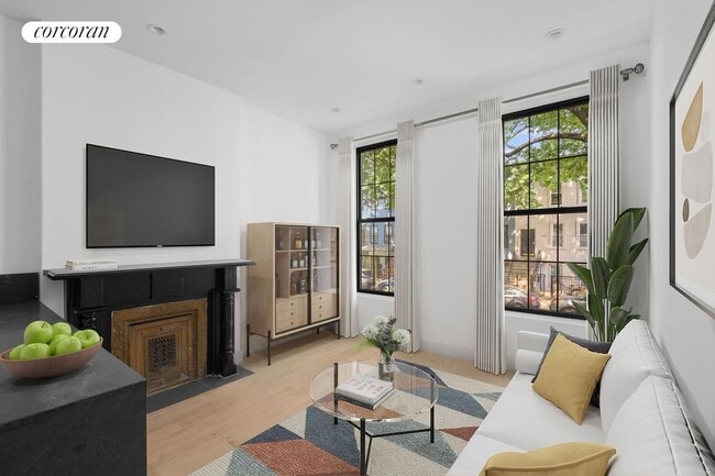 Building Photo - 1242 Putnam Ave
