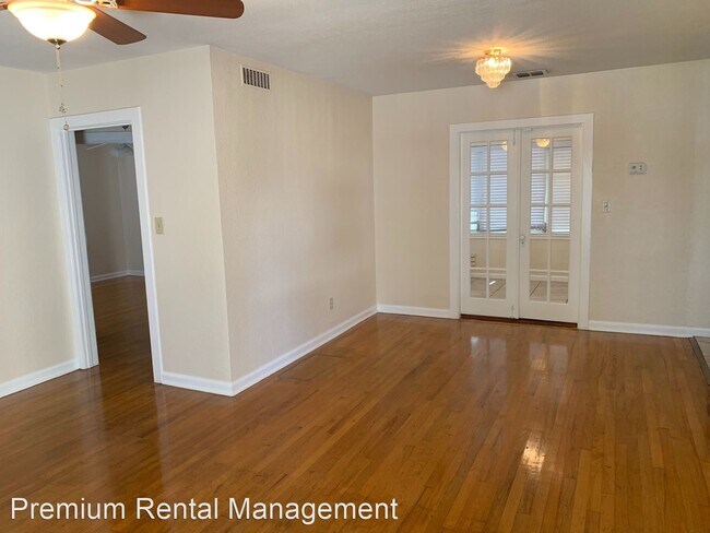 Building Photo - 3 br, 3 bath House - 740 Garden Plaza