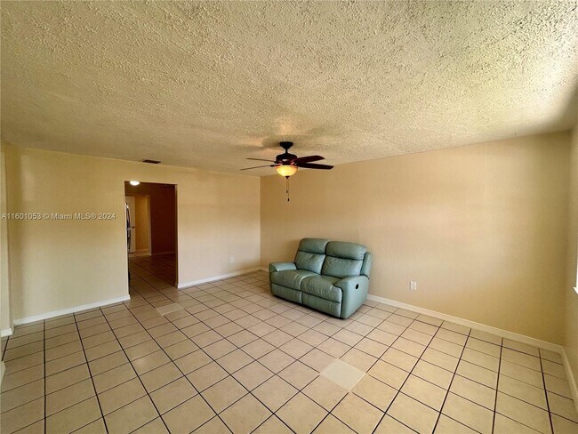 Building Photo - 1901 Southwest 97th Terrace Apt #1, Mirama...