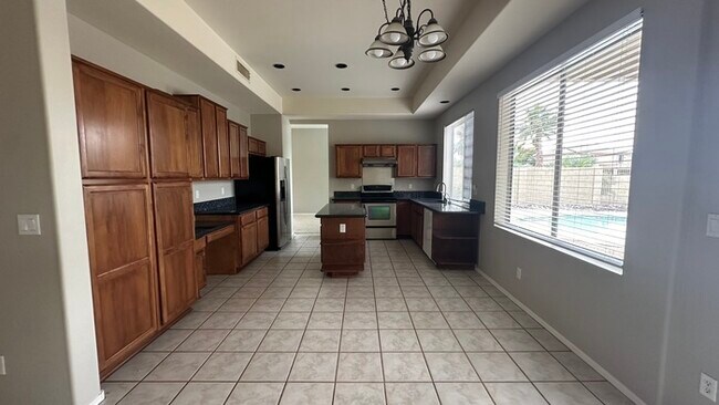 Building Photo - Ahwatukee Home With Pool Service & Landsca...