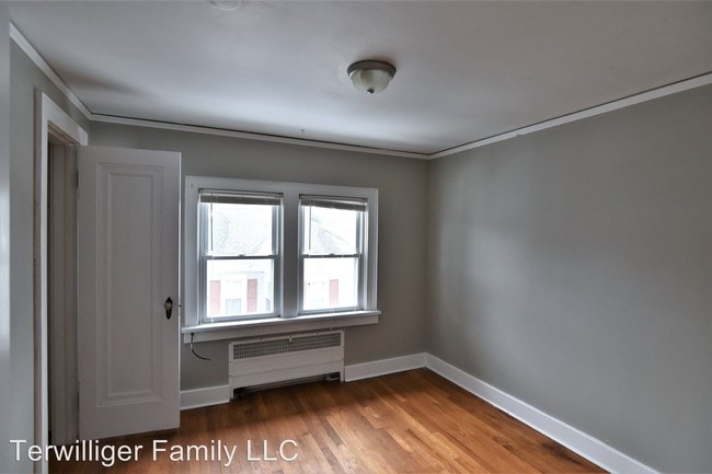 Building Photo - 2 br, 1 bath Apartment - 8 Lincoln