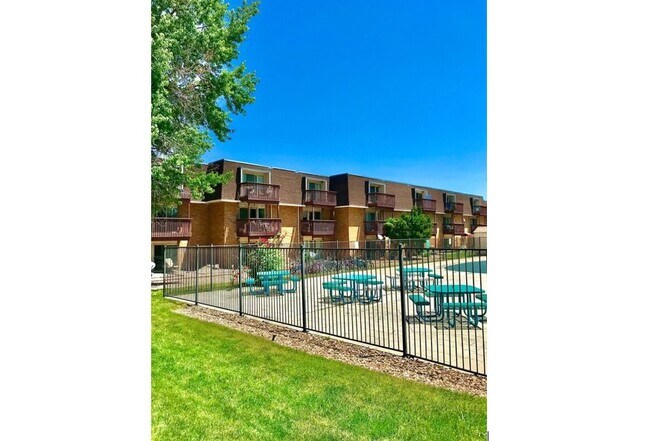 Building Photo - 11051 W 63rd Pl