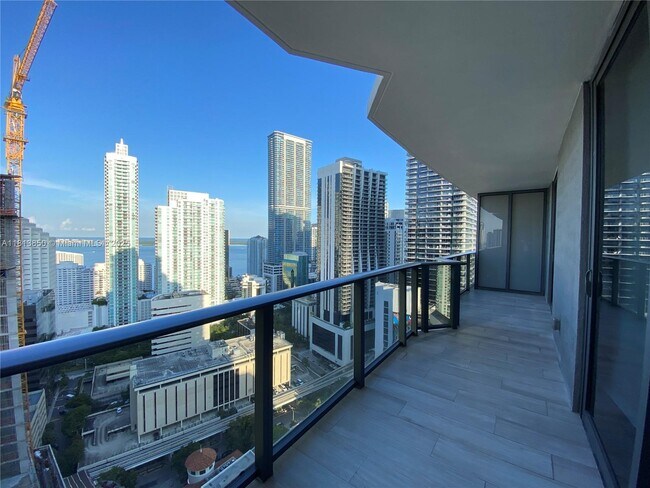 Foto del edificio - 45 SW 9th St