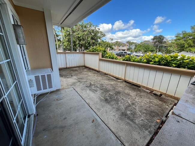 Building Photo - Crosspointe (Aiea/Honolulu) - 2 bed/2 bath with AC, full size washer/dryer, and swimming pool
