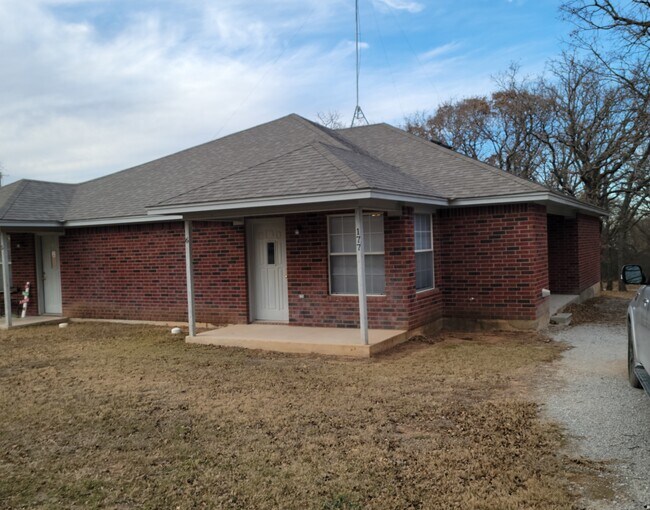 Building Photo - 198 Private Road 3459