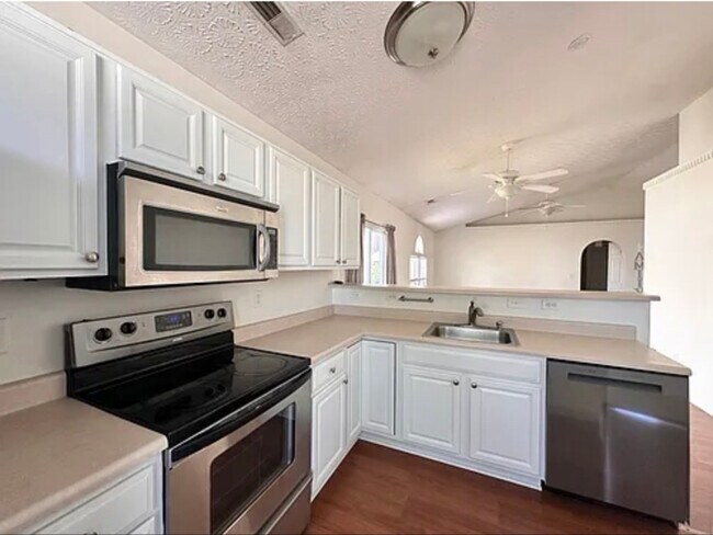 Foto del edificio - 2844 Sussex Pl Dr