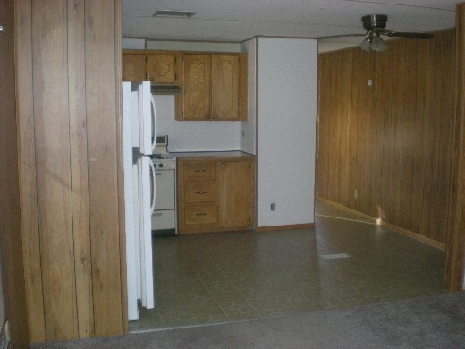 Building Photo - 2 Bedroom, 1 bathroom