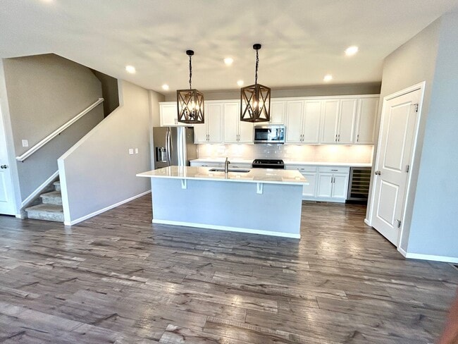 Building Photo - Better Than New! Stunning 4-year old Home Corner End-Unit with High-End Finishes