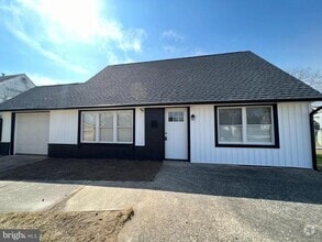Building Photo - 55 Ironwood Rd