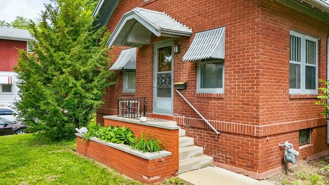 Building Photo - 28 Valley Ave