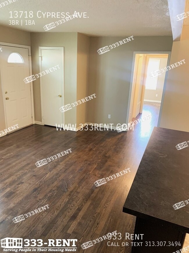 Building Photo - 13718 Cypress Ave