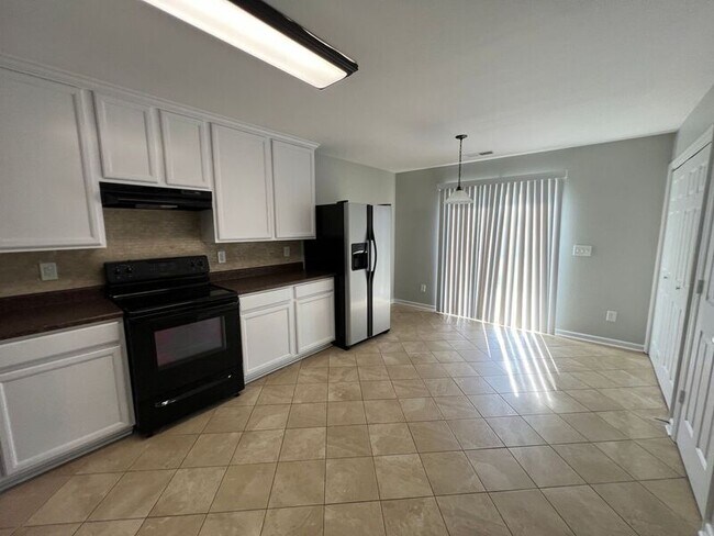 Building Photo - 222 Bermuda Lakes Dr