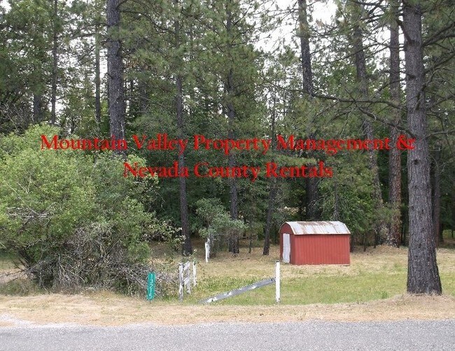 Building Photo - 13215 N Meadow View Dr