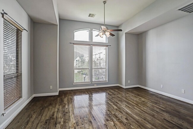 Foto del edificio - 2360 Bastrop St