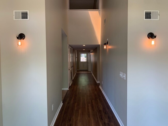 Foto del edificio - Spacious and updated 4Bedroom Home in Auburn