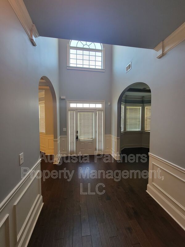 Foto del edificio - 325 Bellhaven Dr