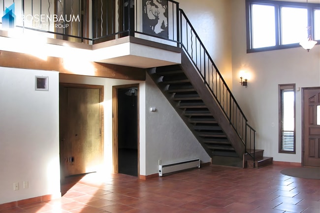 Building Photo - Gorgeous 2-bedrooms, 2.5-baths two-Story home in Prescott!