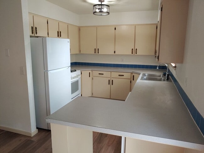 Building Photo - 4 Bedroom, 2 Bath Home Central Coeur d'Alene