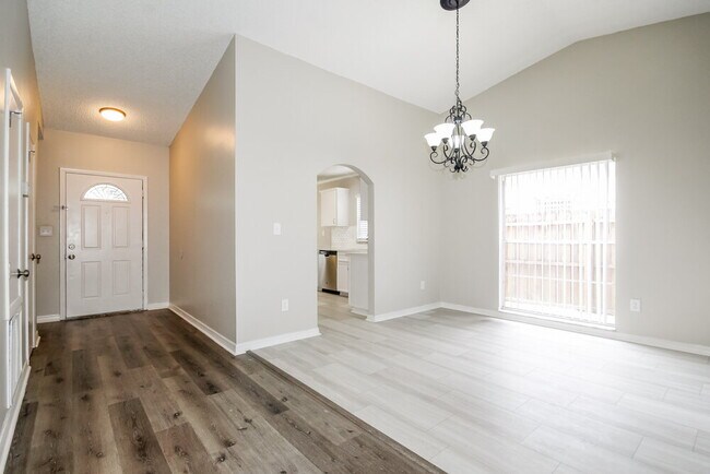 Foto del edificio - 1554 Thistledown Dr