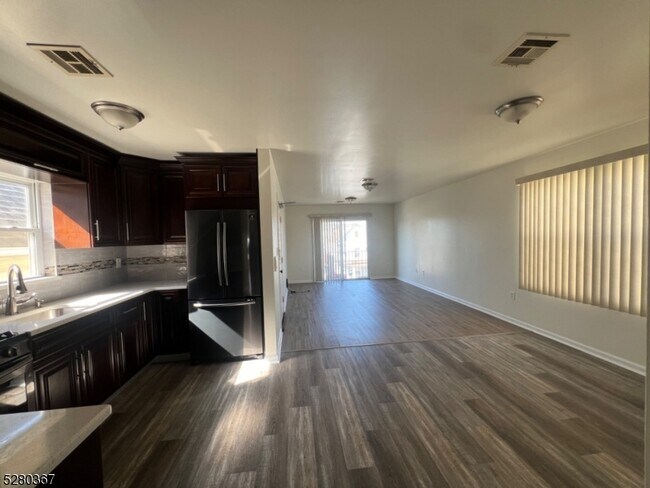 Foto del edificio - 241 Fulton St