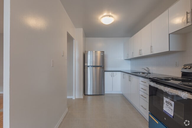 2BR, 1BA - 885SF - Kitchen - 165-195 Barrington Ave