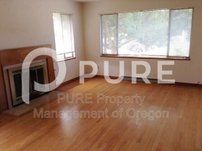 Building Photo - 108 NE 57th Ave