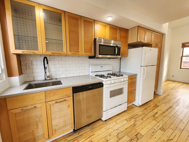 Building Photo - 2941 W Girard Ave