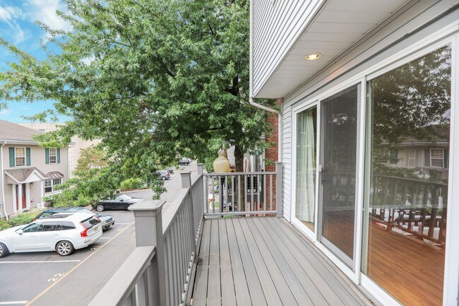 Building Photo - 122 Panorama Dr