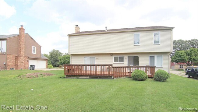 Foto del edificio - 5590 Greenbriar Dr