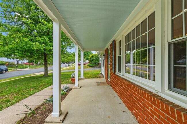 Foto del edificio - 5406 Dunsmore Rd