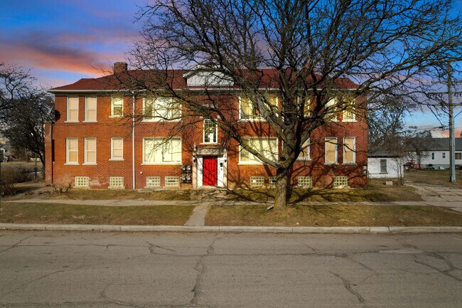Foto del edificio - 5032 W Boston Blvd
