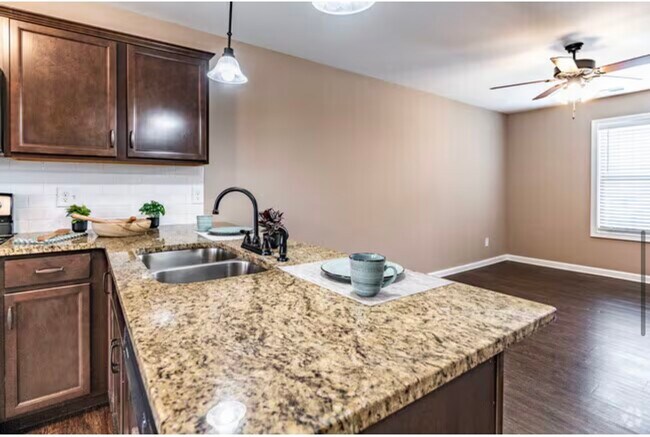 Foto del edificio - 2517 Rollow Ln