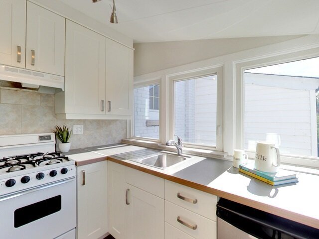 Photo du bâtiment - Spectacular 2-bedroom Apartment for Rent i...