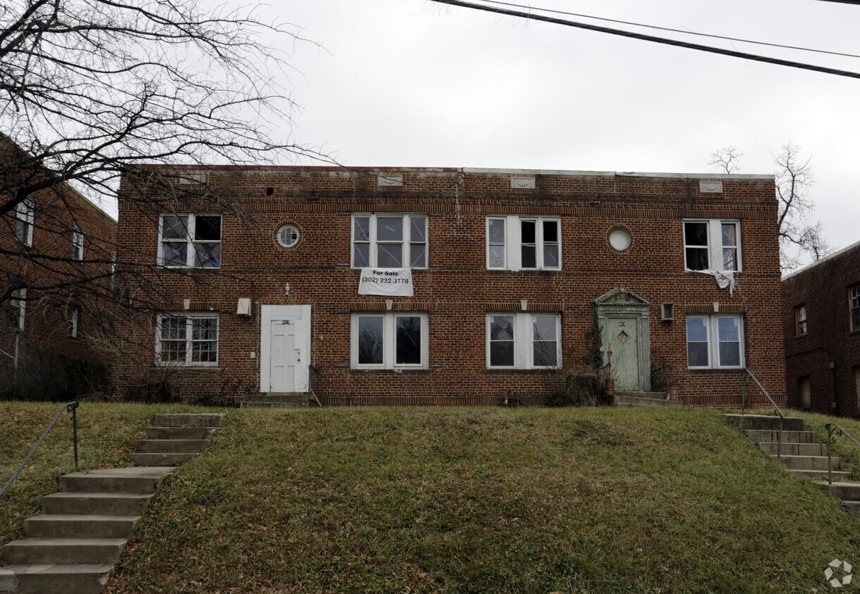 Building Photo - 4016-4022 S Capitol St SE