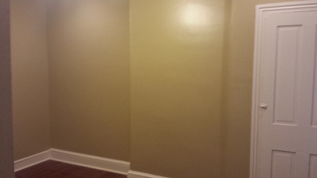 Dormitorio 2 - 1215 W 4th St