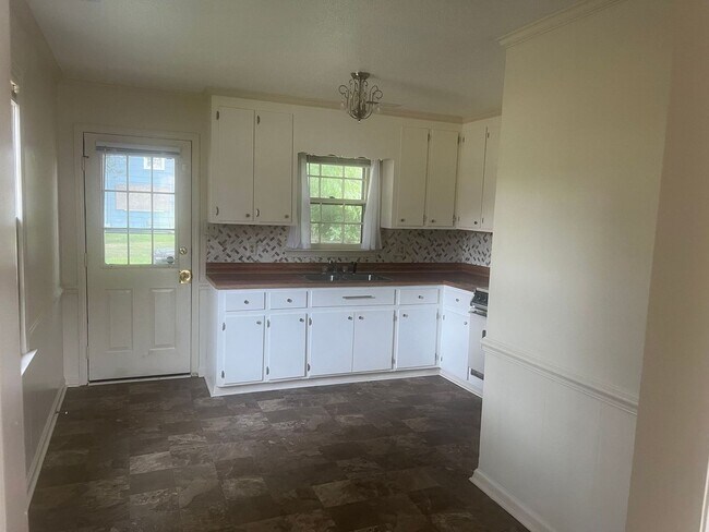 Foto del edificio - 2 Bedroom House on Corner Lot - Nash County