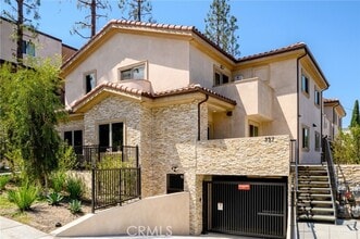 Building Photo - 357 Harvey Dr