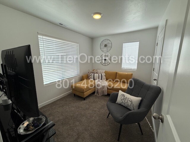 Building Photo - NO DEPOSIT option available for qualified ...