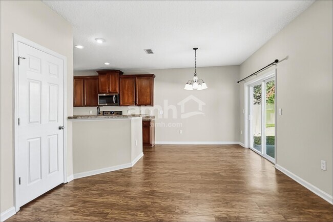 Foto del edificio - 2724 Creekfront Dr