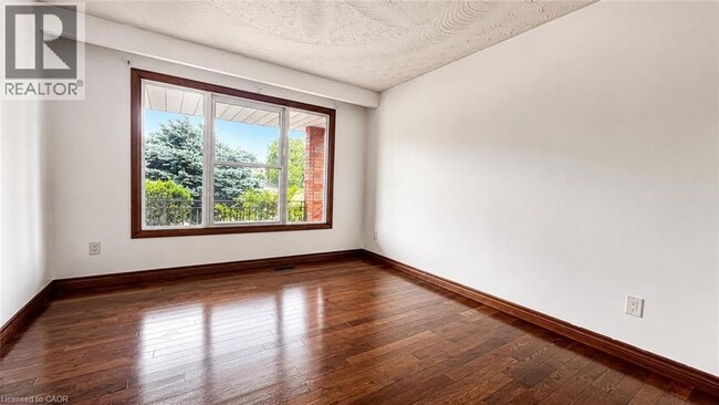Building Photo - 39 Lisgar Ct