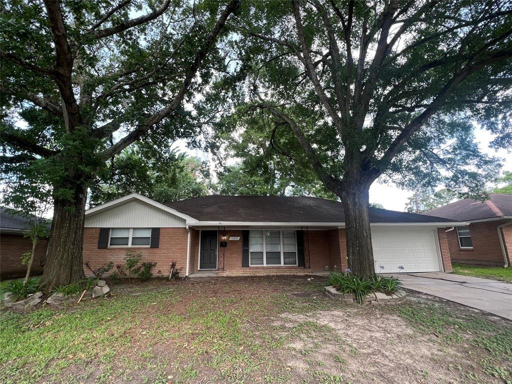 11526 Mullins Dr, Houston, TX 77035 House for Rent in Houston, TX