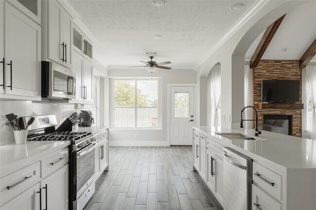 Building Photo - 9015 Solara Bend Ct