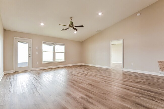 Foto del edificio - 511 Edith Dr