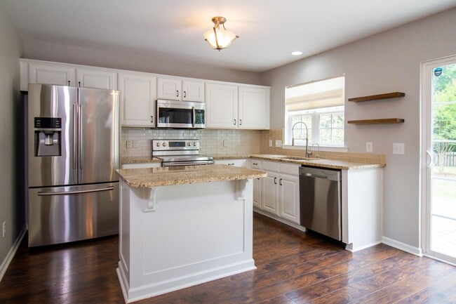 Foto del edificio - 4 bedroom home in Ballantyne